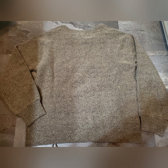 NWOT Adrienne Vittadini greyish tan sweater. Fringe. Size L. Boho. - Picture 3 of 12